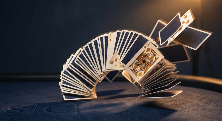 Schermo del casinò online con carte e fiches
